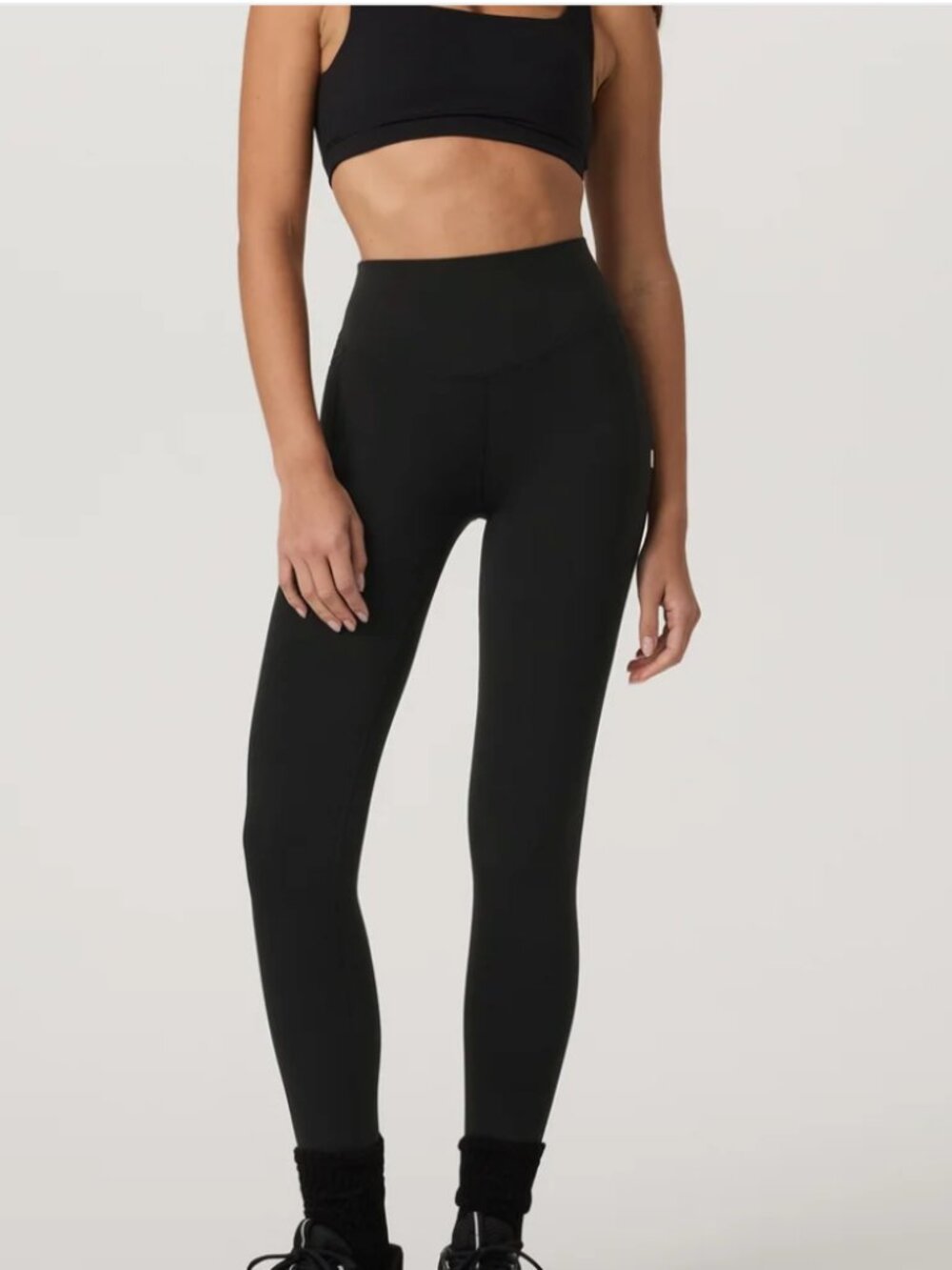 NWOT The Vuori Women's Studio Pocket Legging (Style VW446) is a high-rise, 7/8-